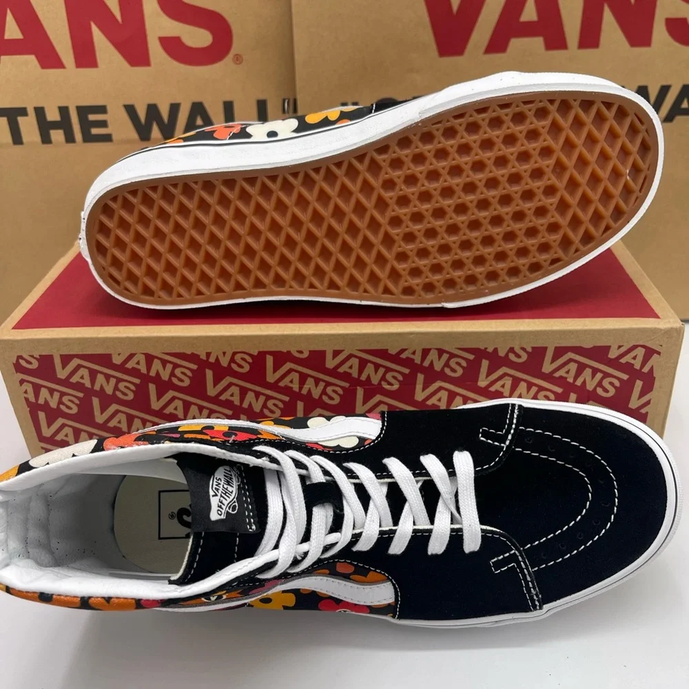 Vans Men’s Sk8-Hi
Flower Black/Multi Sneakers
VN000D5IBML
Floral High-Top - Picture 4 of 16